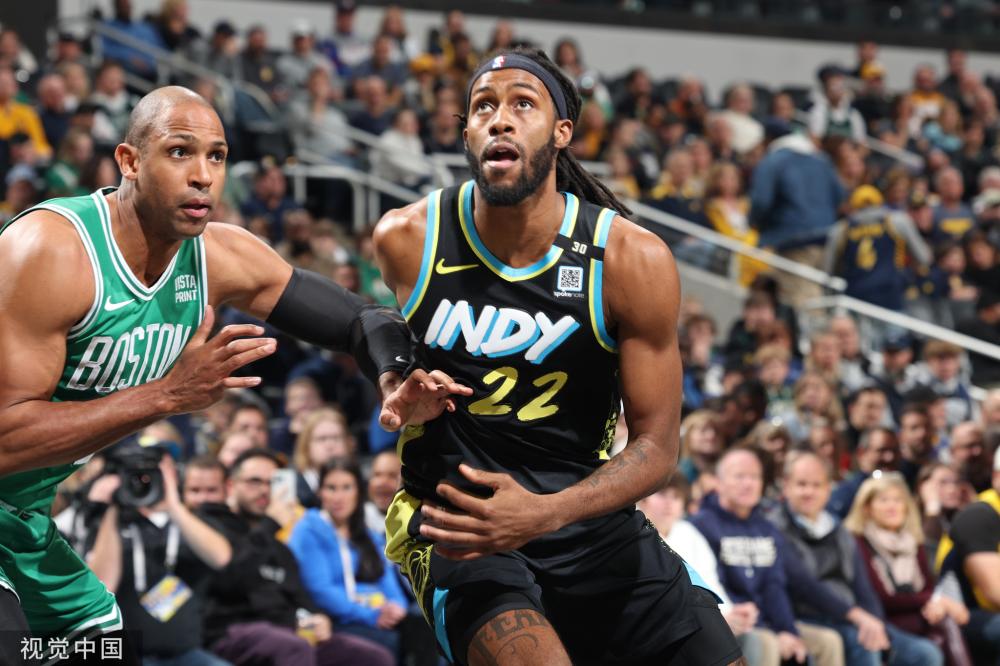 使得她在比 使得她在比