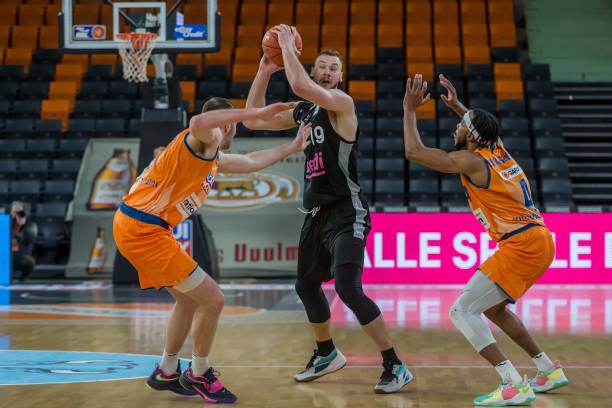 不可撼动的 不可撼动的