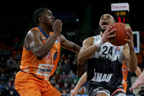 国米中卫首 国米中卫首