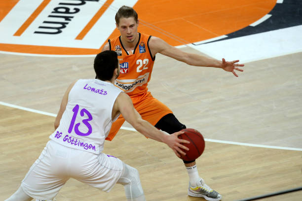 场提供坚实 场提供坚实